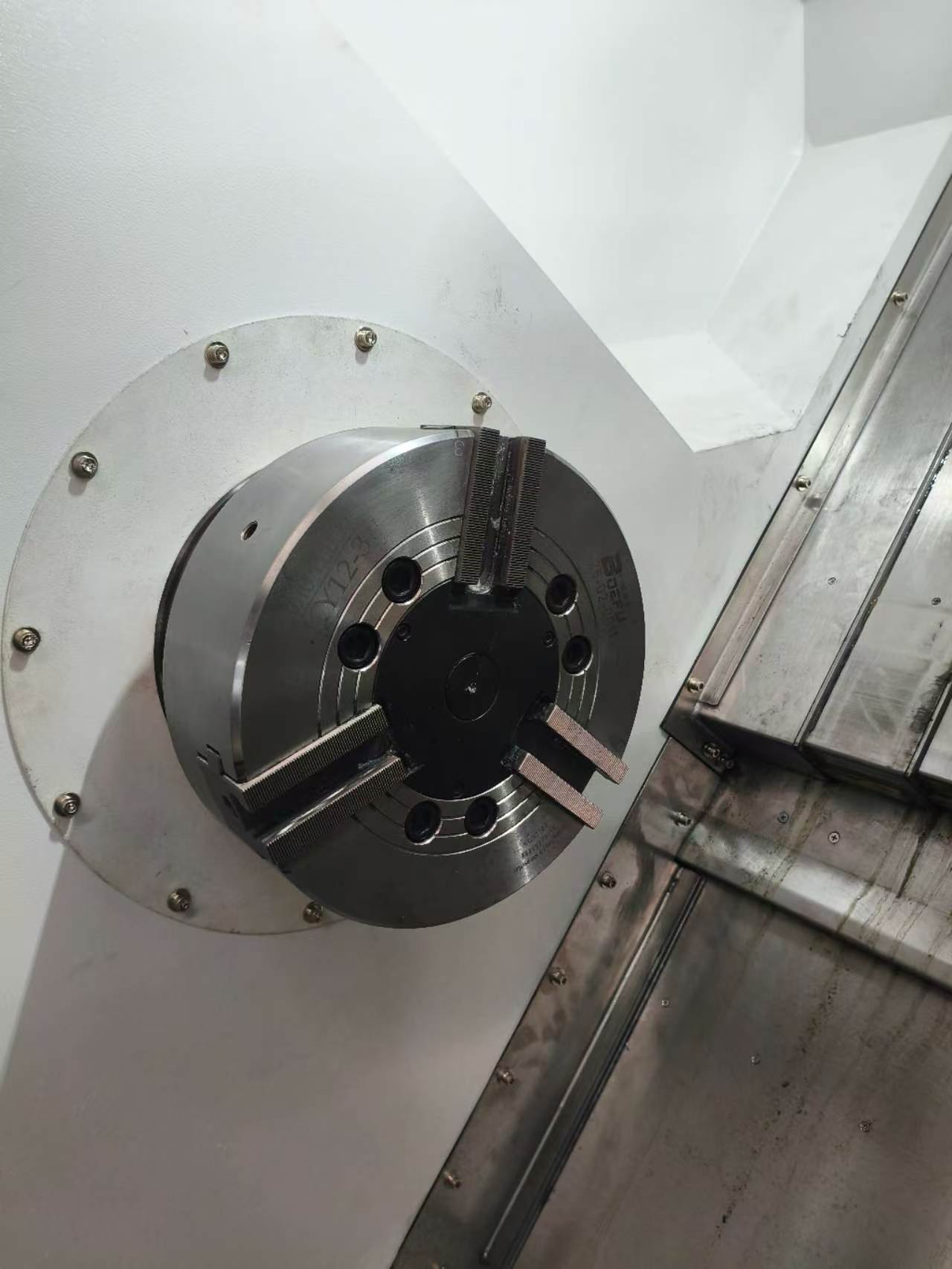 Máquina CNC de torneamento e fresamento 70Y