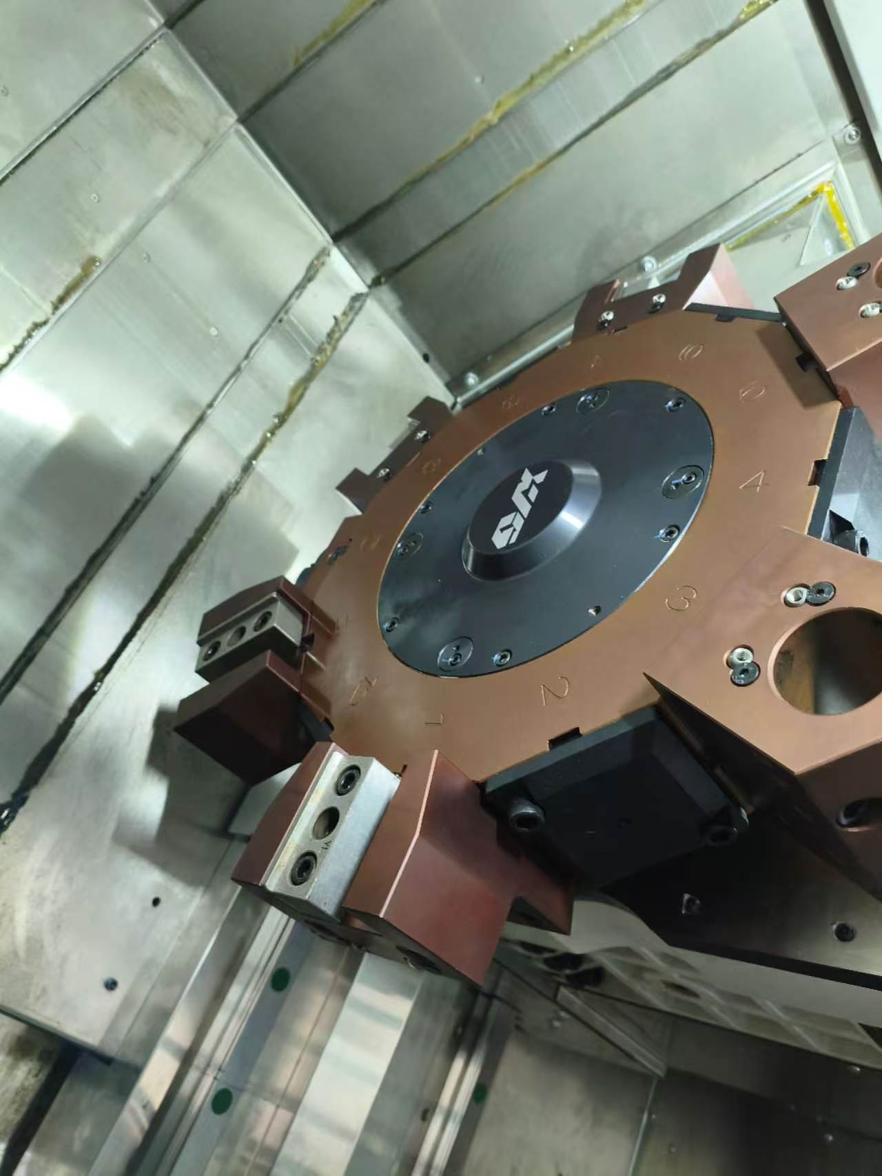 Máquina CNC de torneamento e fresamento 70Y
