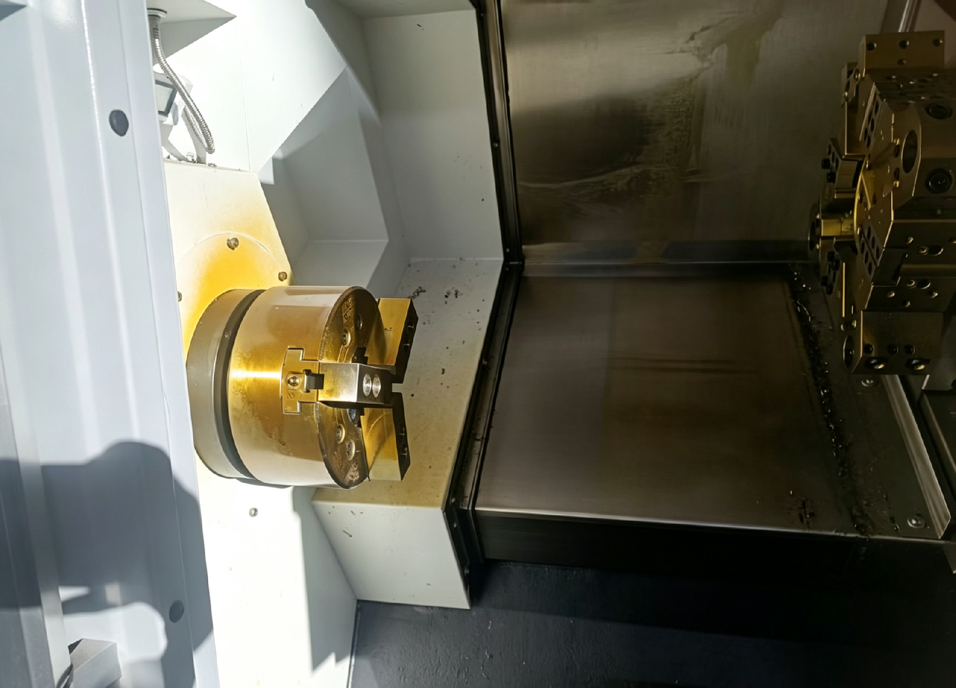 Torno CNC de leito inclinado TCK50